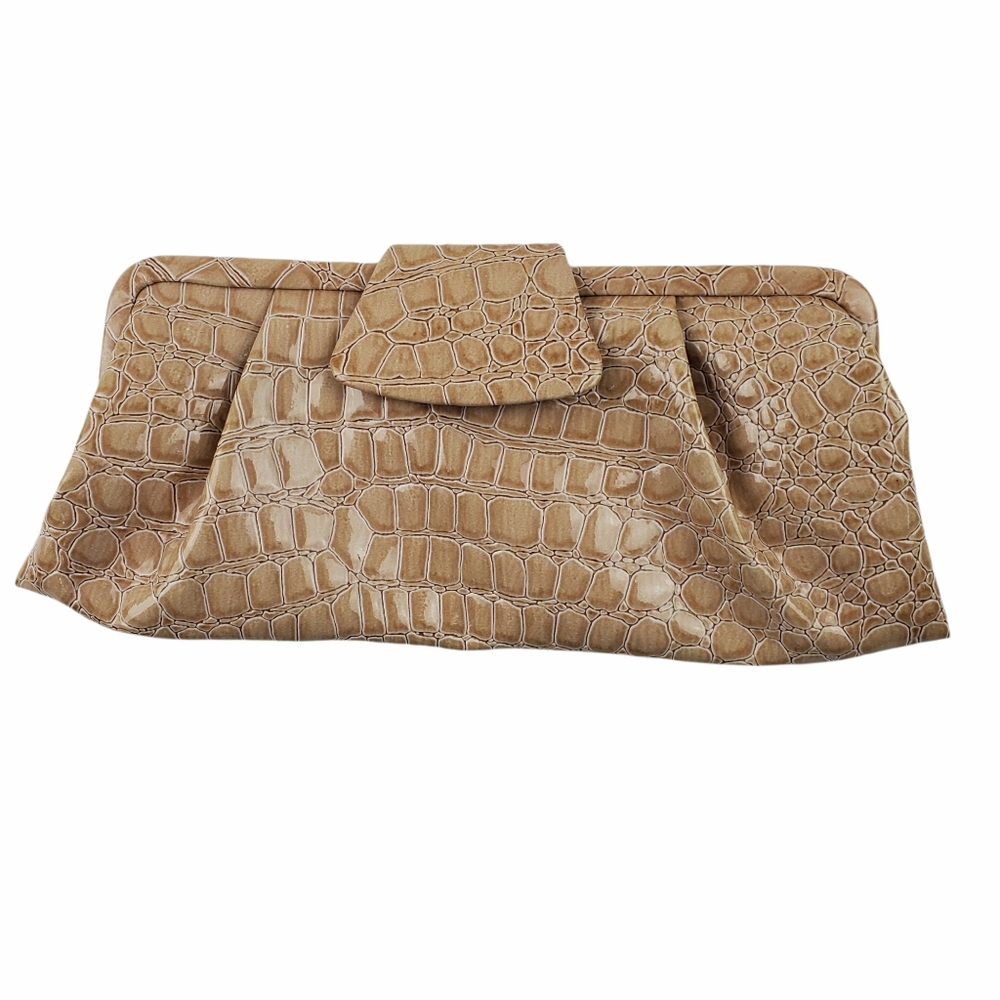 La Regale EUC tan snakeskin clutch w/gold chain